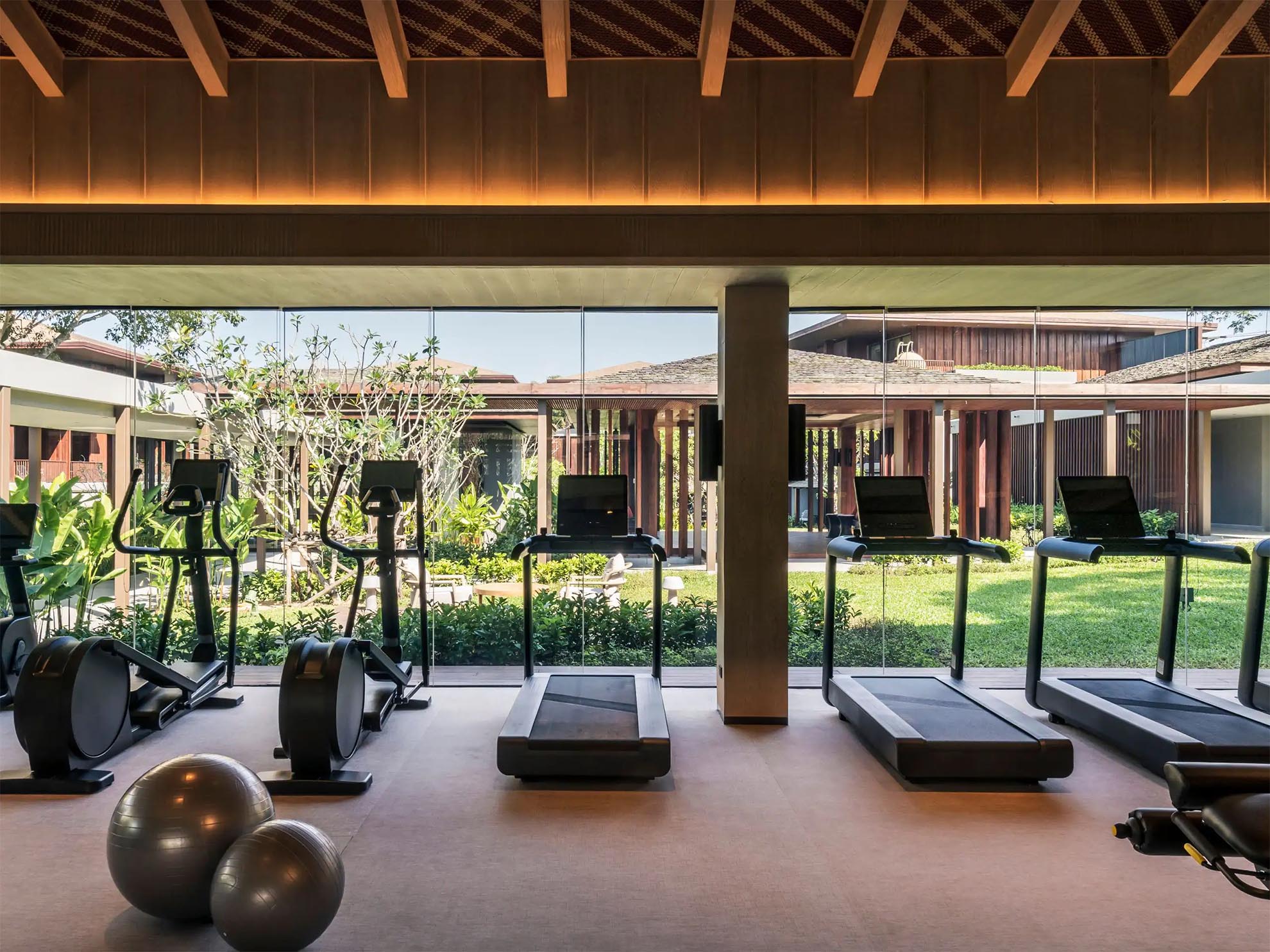 芭提雅安达仕酒店外观图